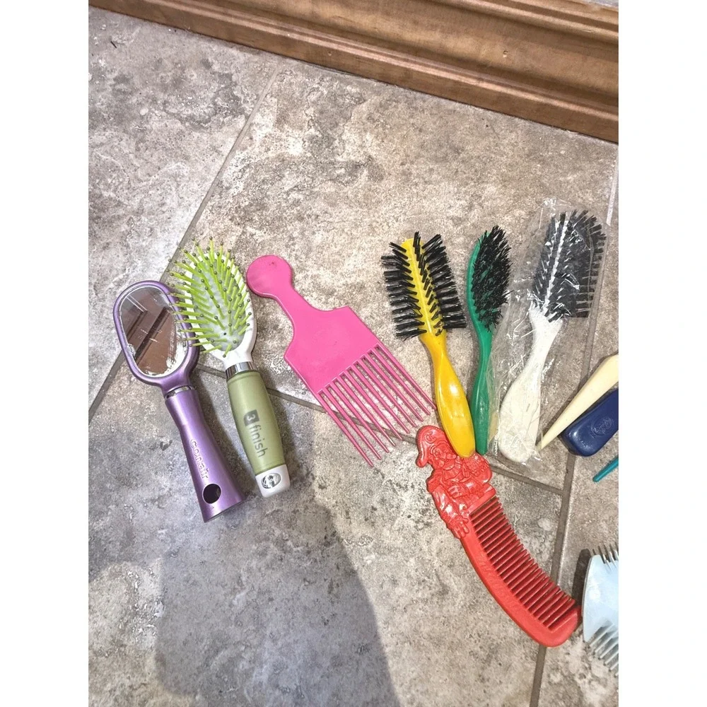 Vintage Hair Brushes & Combs Lot Retro Plastic Vanity‎ Beauty Accessories